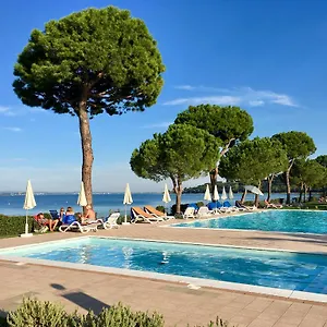 https://le-corti-del-lago.it-lombardy.com